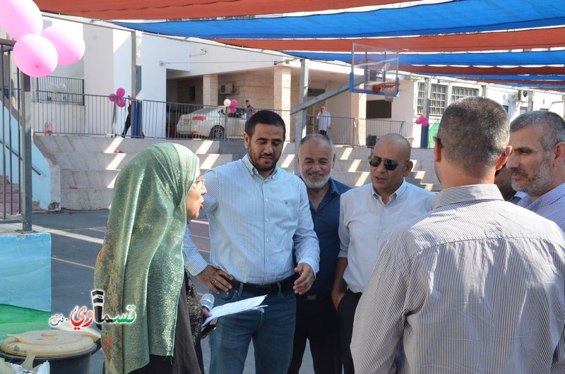 كفرقاسم- فيديو: نواب وأعضاء المجلس البلدي يشاركون الطلاب افتتاح عامهم الدراسي  باجواء بهيجة .